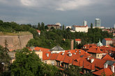 стены Вышеграда и современная Прага