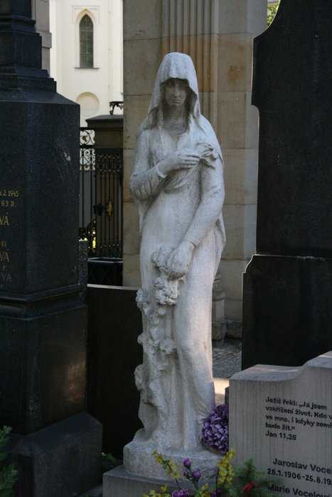 статуя на вышеградском кладбище Прага, Чехия
