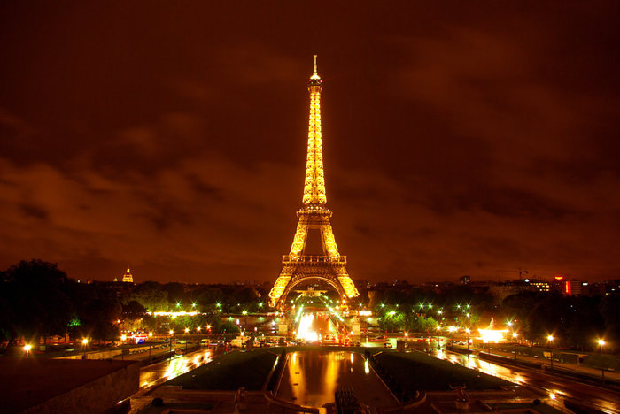 Ночная Эйфелева башня — 300 метров огней в небе Париж, Франция