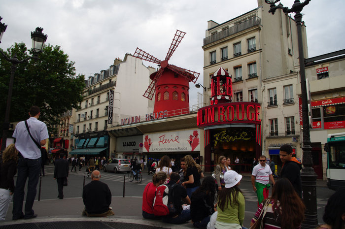 На парижских улицах - что привлекает внимание?!