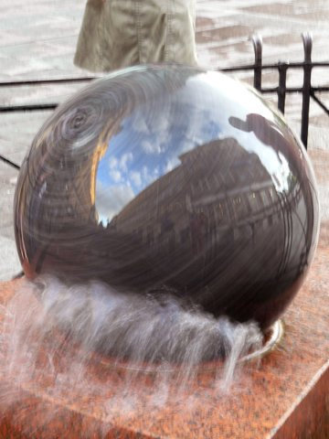 Фонтан с гранитным шаром Санкт-Петербург, Россия
