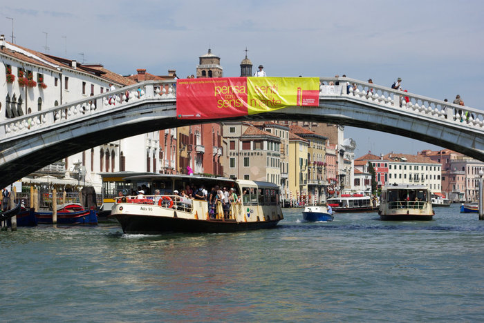 Плавучие средства - которые не гондолы Венеция, Италия