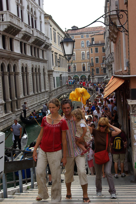 Венецианцы и туристы Венеция, Италия