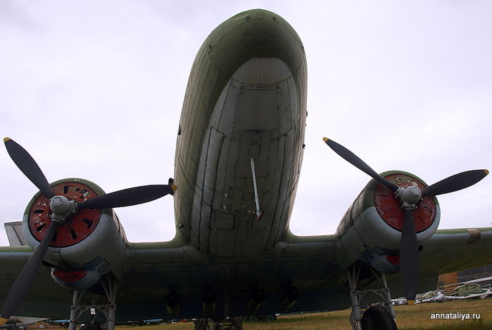 Пожалуй, один из самых стареньких — это пассажирский и транспортный самолет Ли-2. Построили его в 1938 году, а во время Великой Отечественной войны применяли, как ночной бомбардировщик. Щёлково, Россия