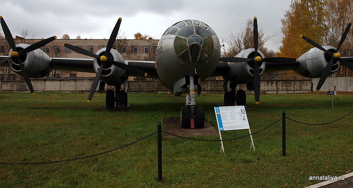 Вот, к примеру, дальний тяжелый бомбардировщик Ту-4. Славен тем, что стал первым в СССР носителем ядерного оружия и был разработан в 1947 году на основе американского бомбардировщика Б-29. Щёлково, Россия