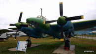 Фронтовой бомбардировщик Ту-2. Был разработан в 1941 году, а затем был признан лучшим бомбардировщиком Второй Мировой. На нем летали известные летчики Скок, Лебедев и Белый.