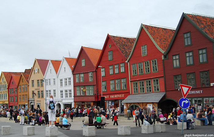Деревянная набережная Брюгген является объектом Мирового культурного наследия и находится под охраной ЮНЕСКО. Берген, Норвегия