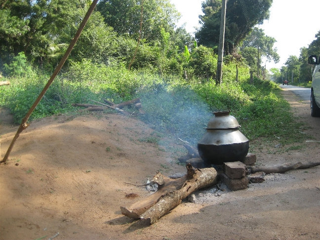 Еще одна остановка. Палатка с вареной кукурузой и овощами. Шри-Ланка