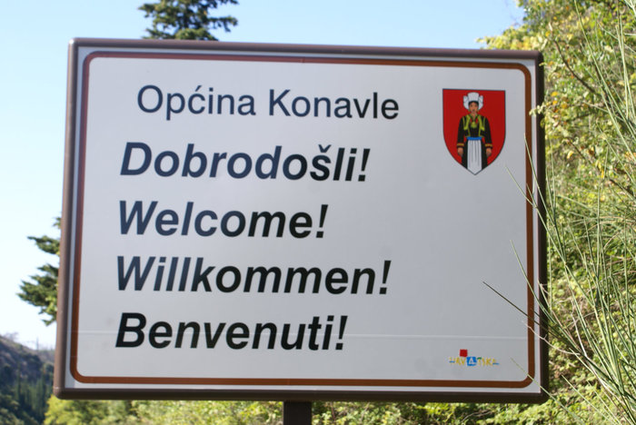 Добро пожаловать в Хорватию — у въезда в район Дубровника со стороны Черногории Дубровник, Хорватия