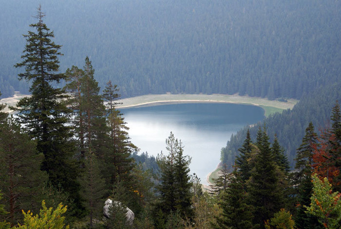 Черное озеро — вид сверху Национальный парк Дурмитор, Черногория