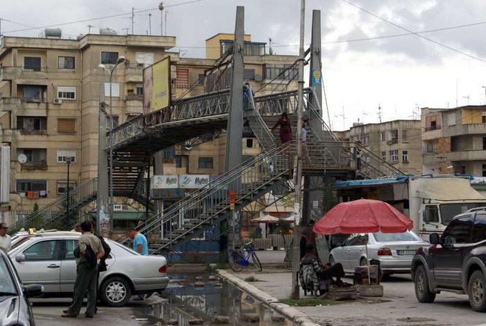 Пешеходный мост у вокзала Дуррес, Албания