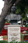 Памятник Томсону