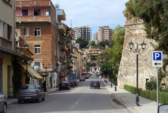 Улица у крепостной стены Дуррес, Албания