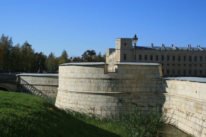 Дворец напоминает замок Гатчина, Россия