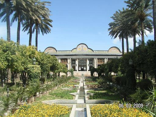 Вид на дворец из сада Шираз, Иран
