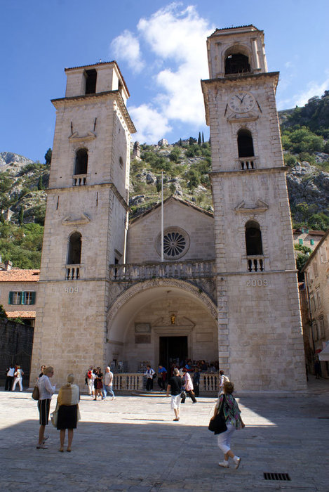 Только что отреставрированный собор Котор, Черногория