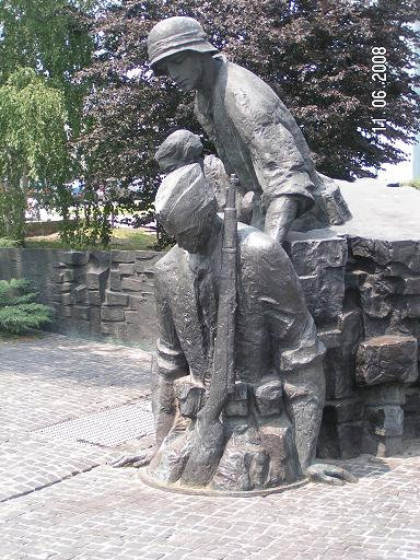 Памятник участникам Варшавского восстания / Heroes of the Warsaw Uprising Monument
