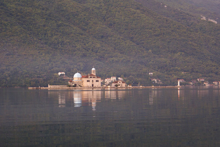 Церковь на островке Пераст, Черногория