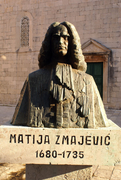 Памятник у церкви в Перасте Пераст, Черногория