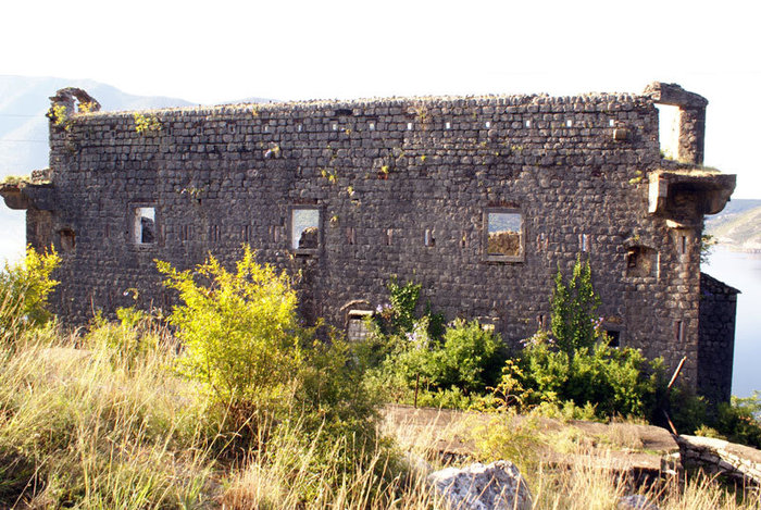 Разрушенная церковь в Перасте Пераст, Черногория