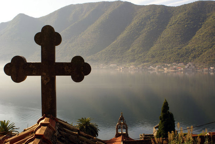 Крест на церкви Пераст, Черногория