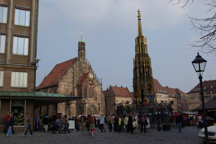 Frauenkirche - Фрауэнкирхе и городской рынок Нюрнберг, Германия