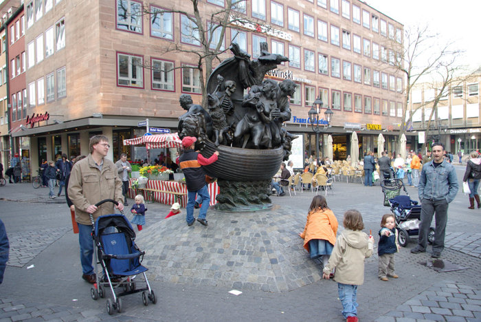Причудливые скульптуры Нюрнберг, Германия