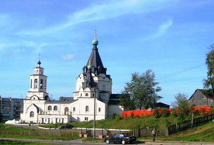 Церковь на краю микрорайона Давыдовский-1 Кострома, Россия
