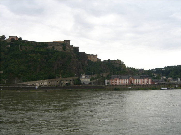 Вид на крепость с противоположного берега реки Кобленц, Германия