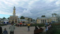 Соева каланча, справа — Гауптвахта, между ними на заднем плане Анастасиинский Богоявленский монастырь