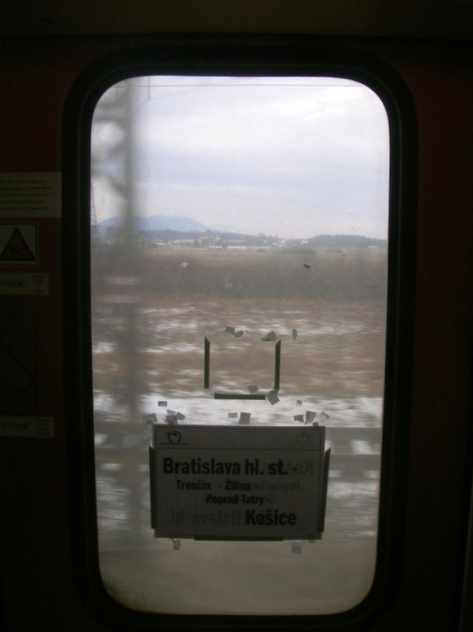 Так выглядит табличка с информацией о маршруте словацкого поезда. Перечень остановок неполон — только самые важные Словакия