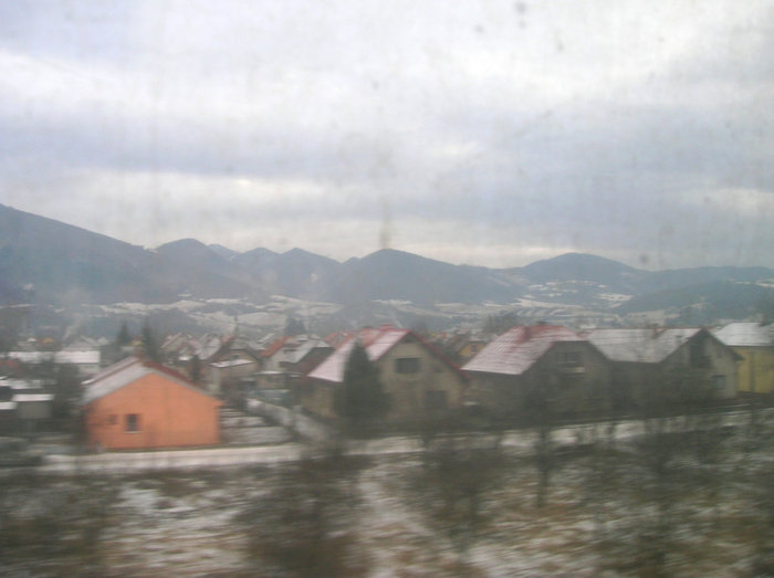Типичное словацкое село в окружении гор Словакия