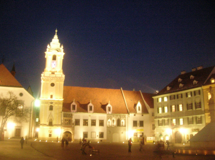 Главная площадь с ратушей Братислава, Словакия