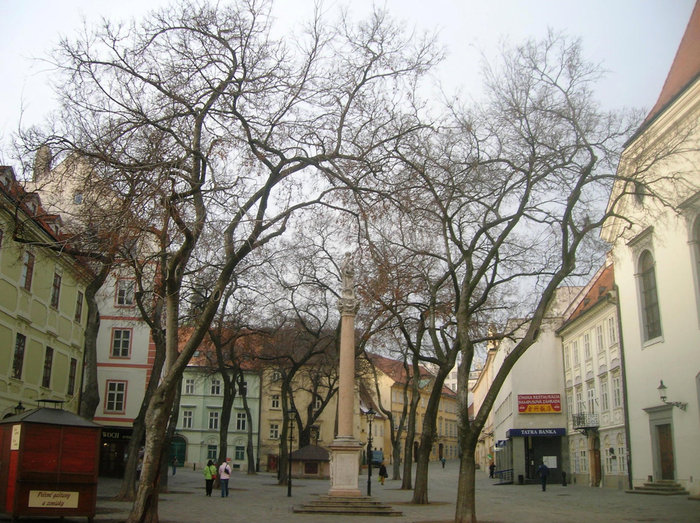 Площадь, примыкающая к Главной Братислава, Словакия
