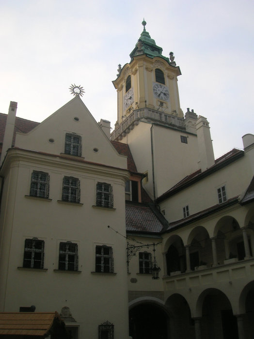 Ратуша со стороны внутренного двора Братислава, Словакия