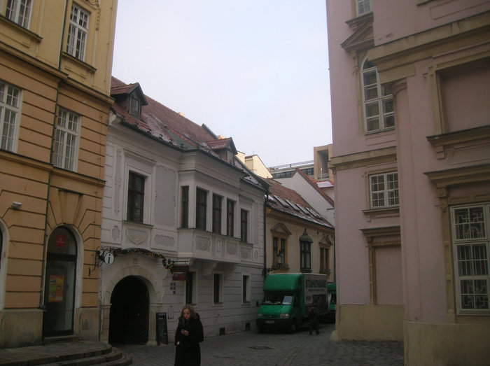 Улочка, примыкающая к площади Братислава, Словакия