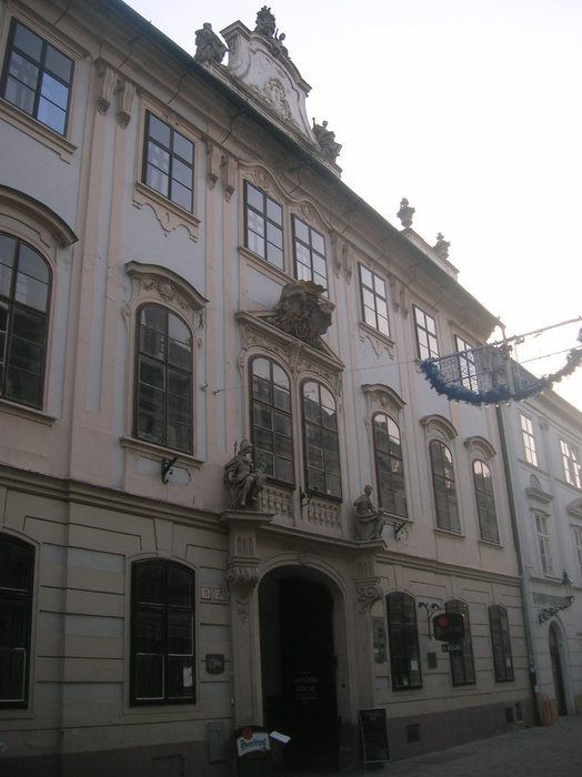 Дом со скульптурами Братислава, Словакия