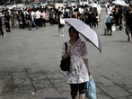Площадь ж/д вокзала. Как и везде в Китае толпа народу, что порой не пропихнуться.