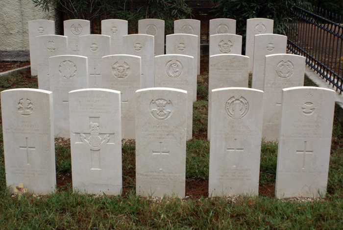 Памятники англичанам, погибшим во время Второй мировой войны в Албании Тирана, Албания