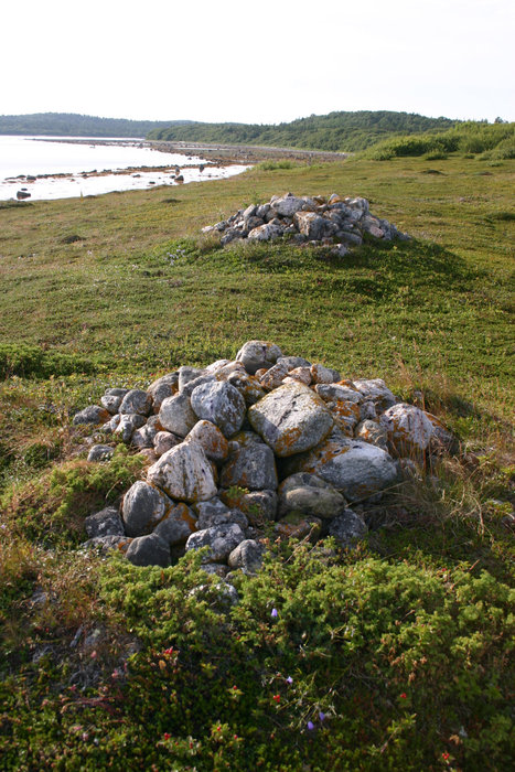 Каменные могильники острова Анзер (Мыс лабиринтов) Кемь, Россия
