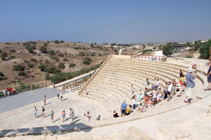 и в отличии от нынешних стадионов — фиг сиденьями покидаешься Пафос, Кипр