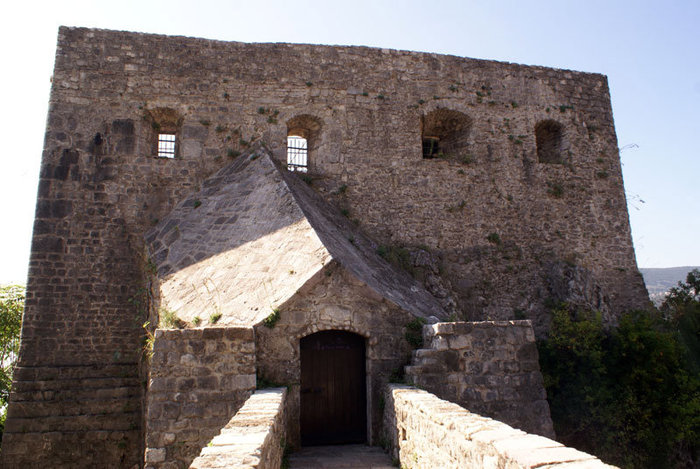 Вход в крепость Херцег-Нови, Черногория