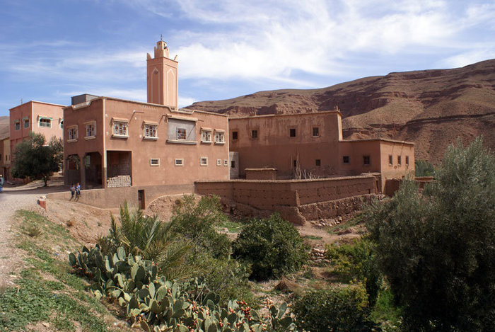 Глинобитные дома в деревне Бульман, Марокко