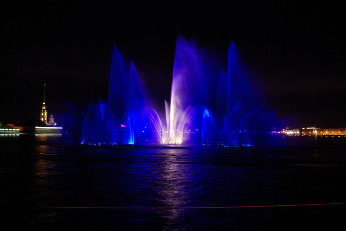 Музыкальный фонтан у стрелки Санкт-Петербург, Россия