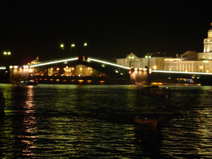 Мосты разводят Санкт-Петербург, Россия