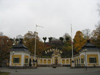 в национальном парке Скансен показаны разнообразные народные обычаи, здания и традиции старой доброй Швеции