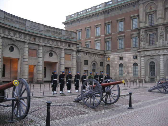 смена караула в Королевском дворце Стокгольм, Швеция