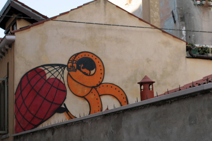 граффити на стенах домов Венеция, Италия