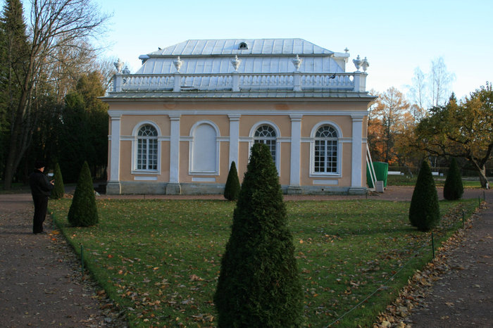 Екатерининский корпус Петергоф, Россия