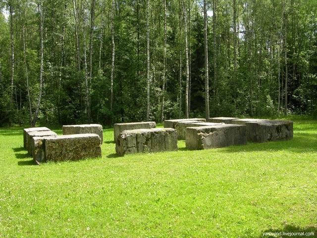 Фундаменты/Окно Вильнюс, Литва